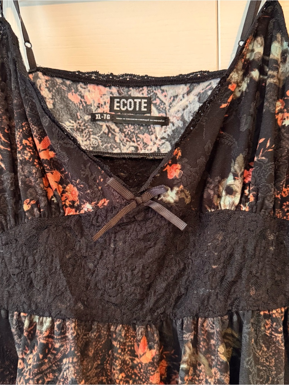 Ecote Black Floral Lace-Trim Peplum Camisole - Picture 4 of 5